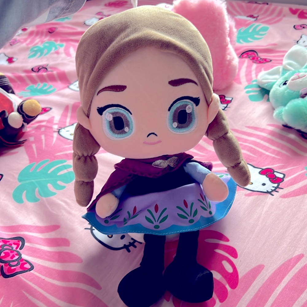 Elsa Plushy!